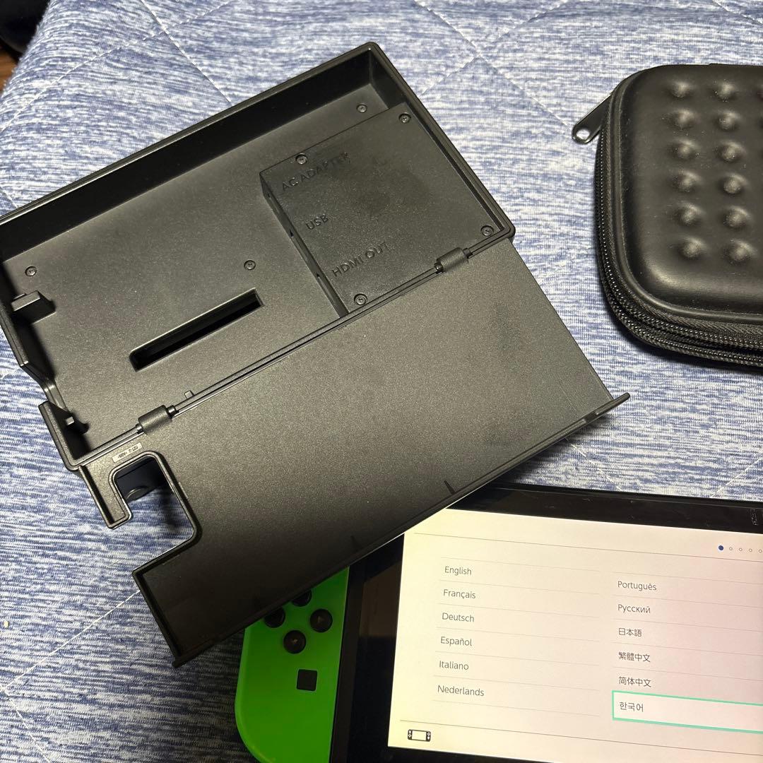 Nintendo Switch 本体 グリーン/レッド　キャリングケース付き