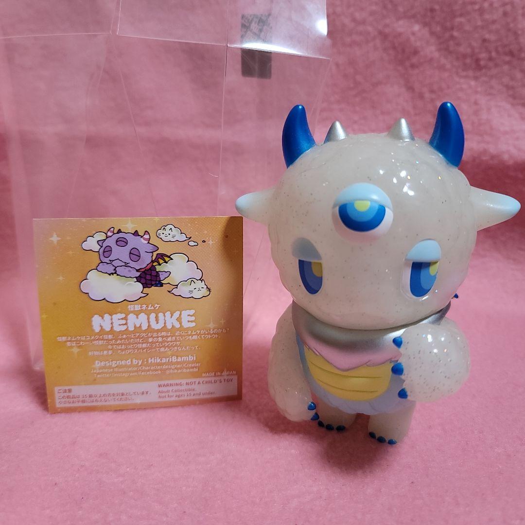 怪獣ネムケ　NEMUKE　ひかりバンビ　 Holy  color　ソフビ