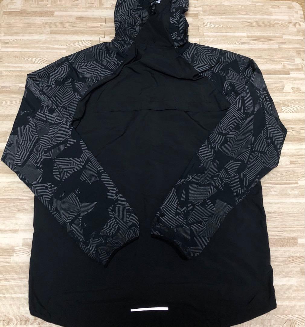 ナイキ エッセンシャル フラッシュ フーディ リフレクティブジャケット