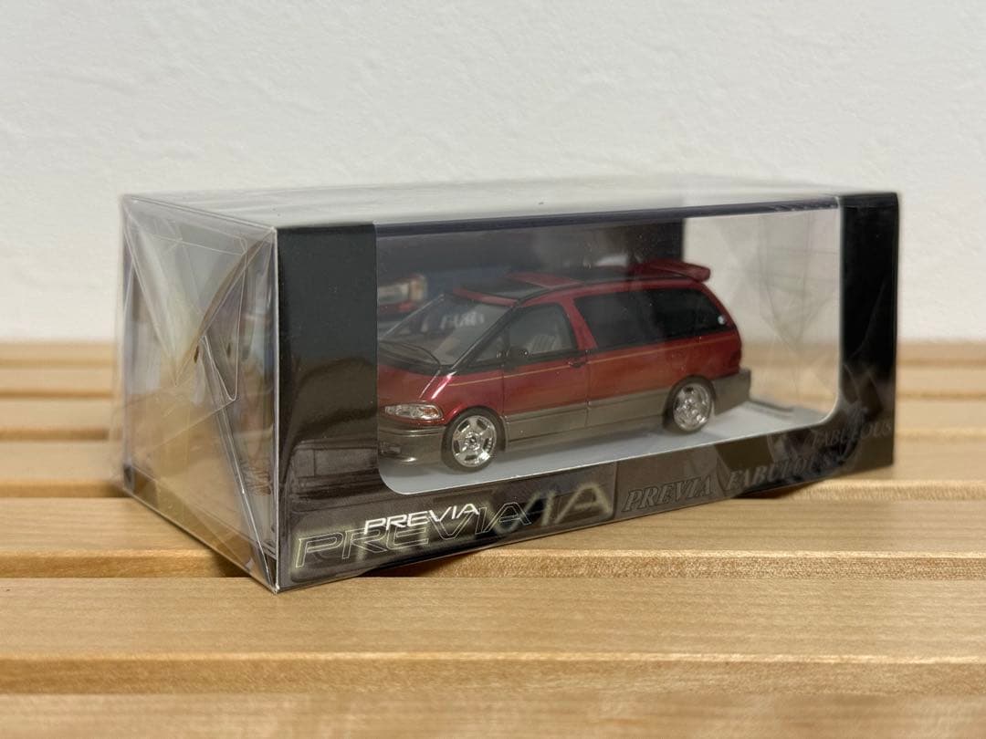 Fabulous 1/64 toyota previa (レッド)
