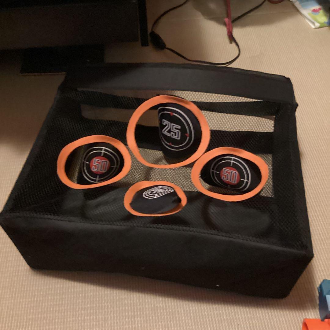 ナーフ銃二つと的と弾17発