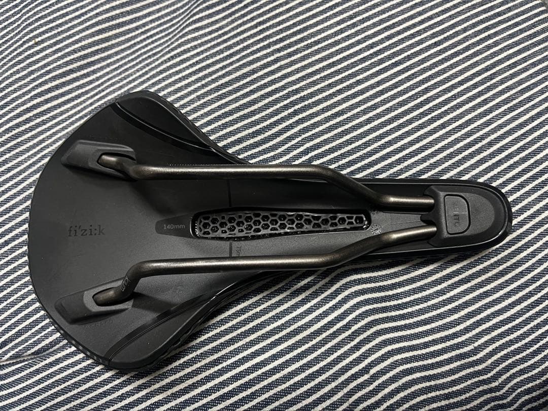 fizik Vento Antares Adaptive サドル