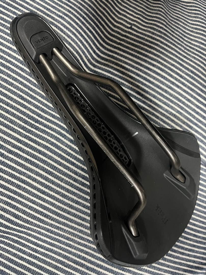 fizik Vento Antares Adaptive サドル