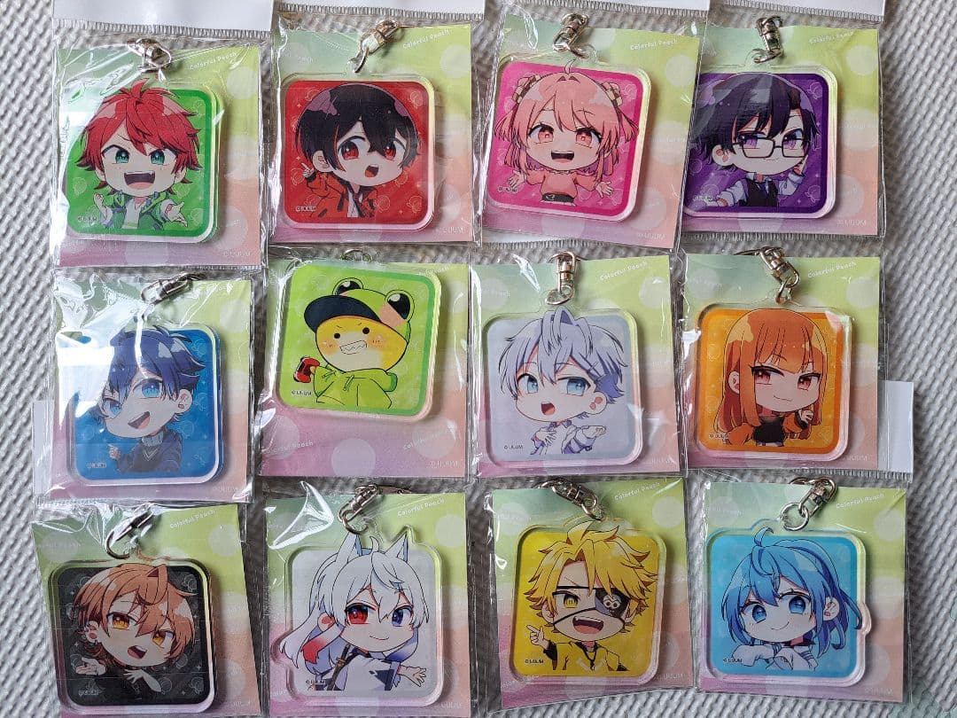 カラフルピーチ　アクリルキーホルダー　12個セット