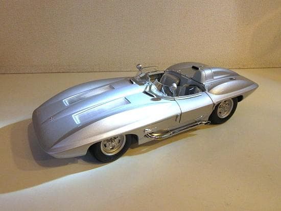 特価 AUTOart (1/18) コルベット Stingray Racer③