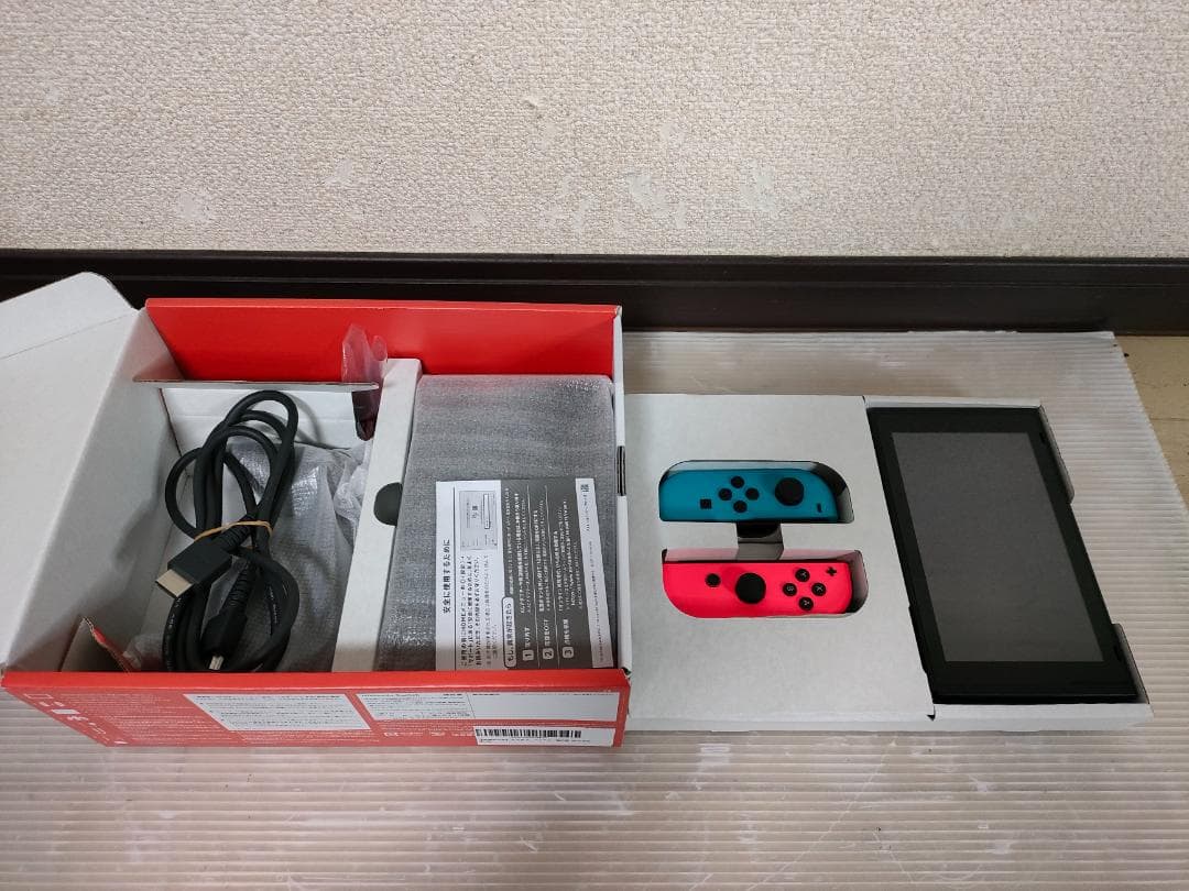 ほぼ未使用美品 任天堂 スイッチ本体 HAC-001バッテリー強化版 2022y