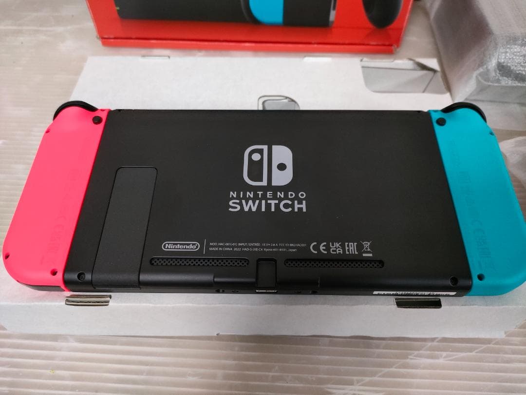 ほぼ未使用美品 任天堂 スイッチ本体 HAC-001バッテリー強化版 2022y