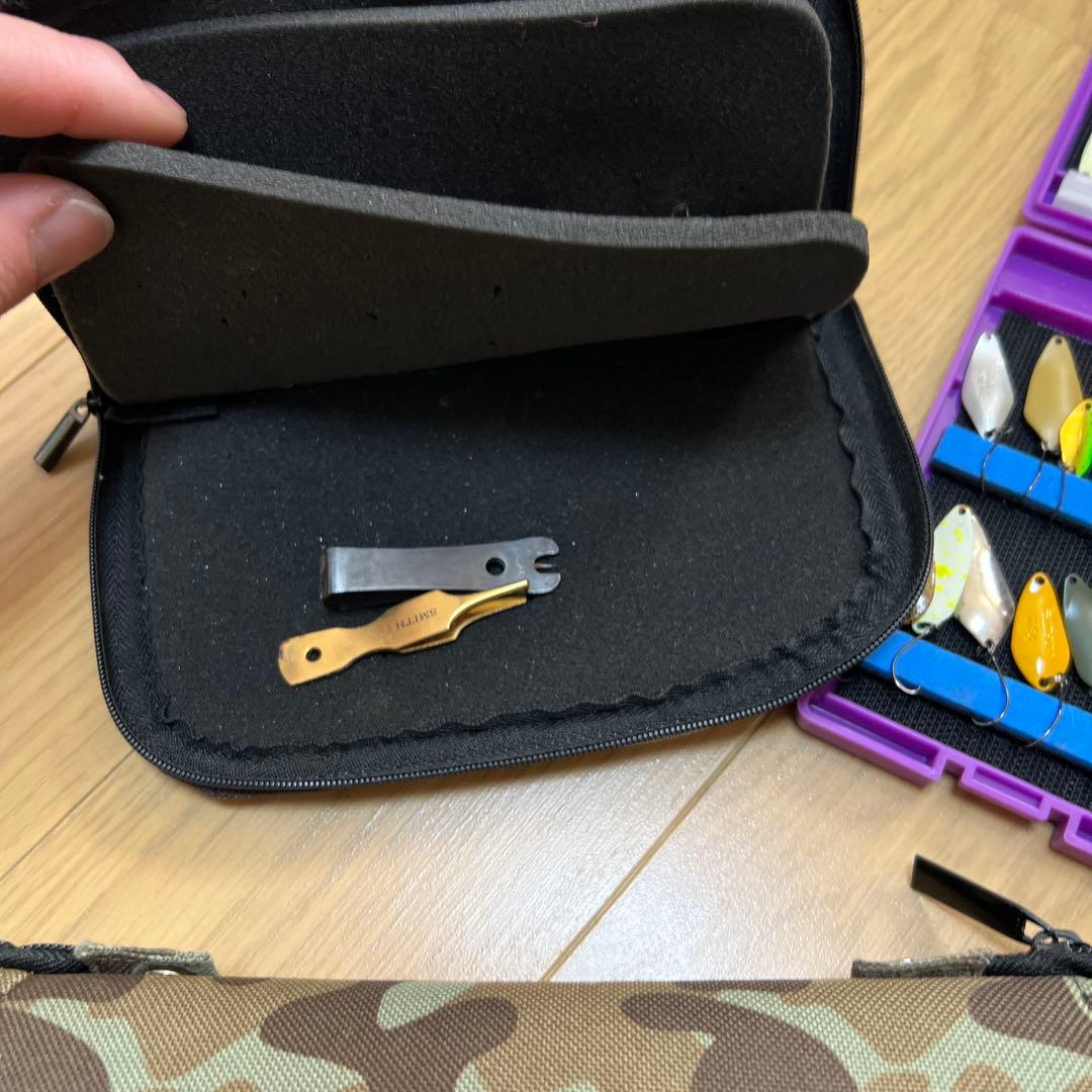 管釣り　スプーンルアーセット（多色・収納ケース付き）