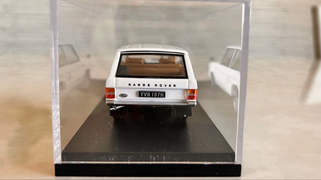 月末限定特価！ランドローバー レンジローバー1970 ホワイト 1/43