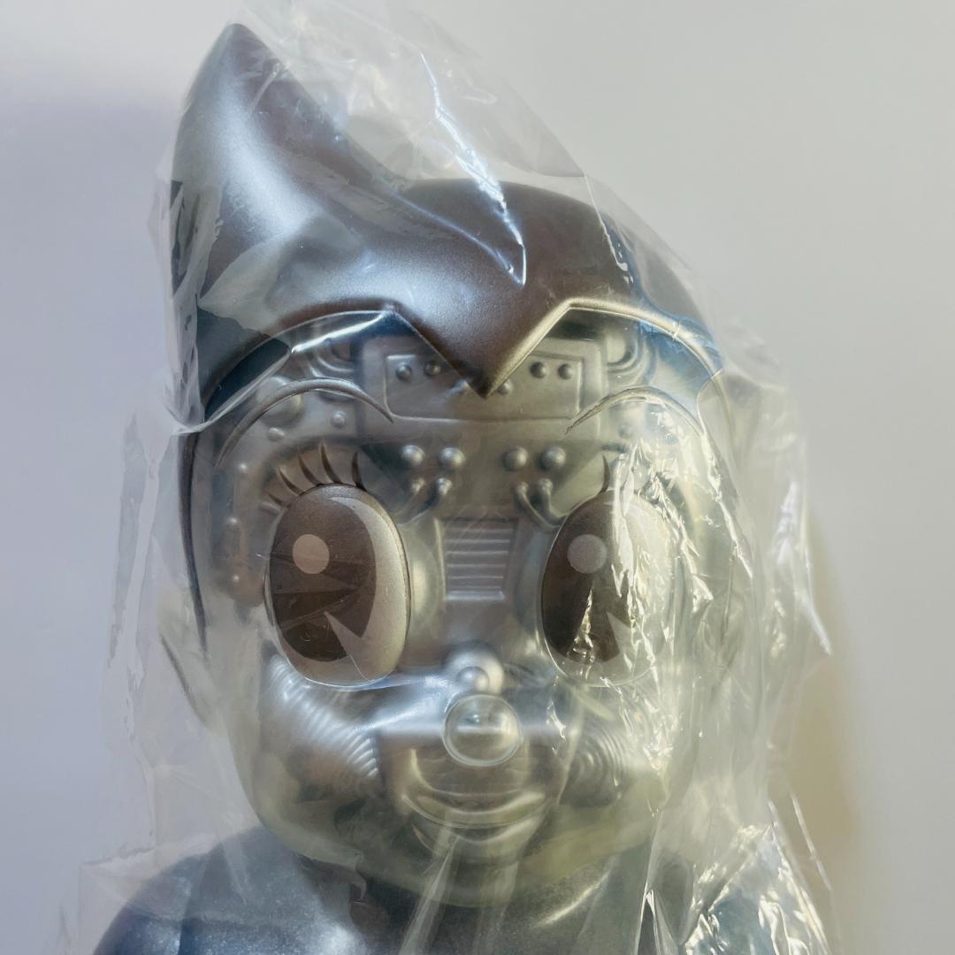 新品　鉄腕アトム　secretbase Big Scale　シルバー　フィギュア