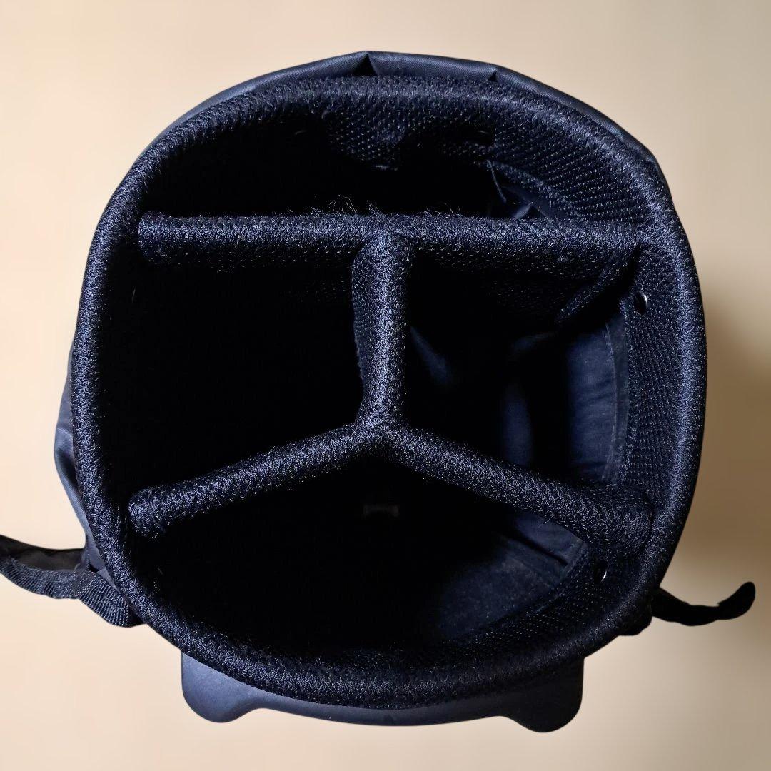 TaylorMade スタンド式キャディバッグ、フード付き。アイアンカバー付き。