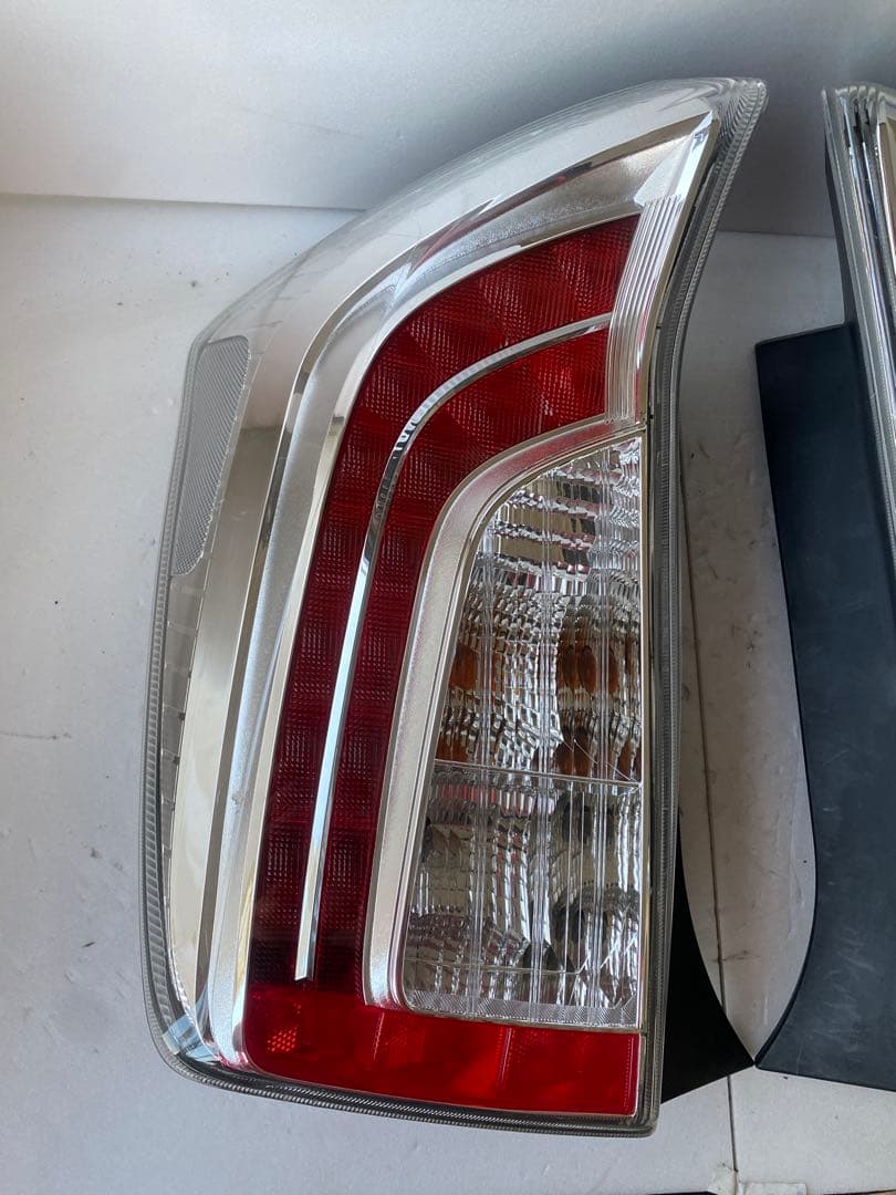 トヨタ プリウス 30系 後期 純正テールランプ 左右セット