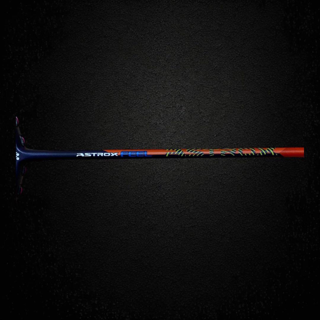 新品級✨YONEX ASTROX FEEL 4UG5 バドミントンラケット