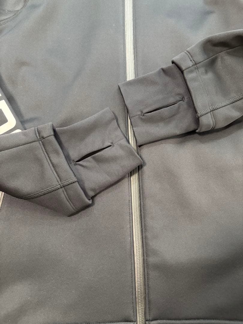 【美品】アンダーアーマー　厚手　ジャージ　セットアップ上下　黒