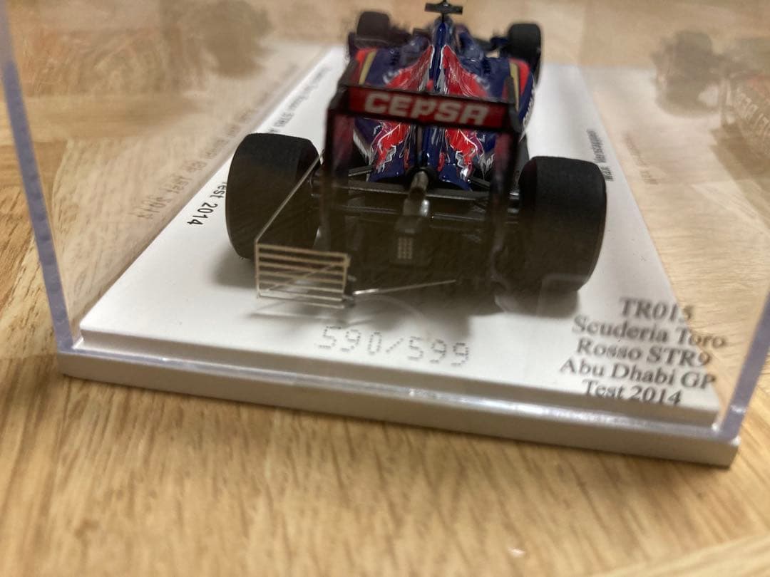 ミニカー Scuderia Toro Rosso STR9 Abu Dhabi Test