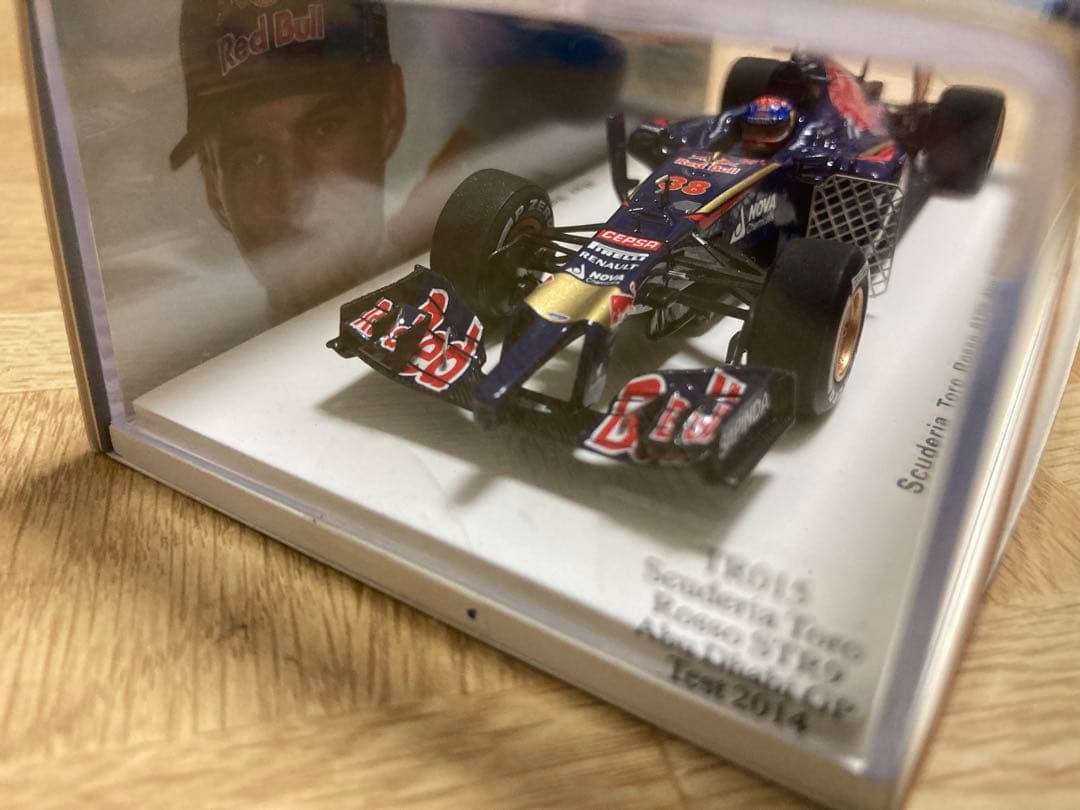 ミニカー Scuderia Toro Rosso STR9 Abu Dhabi Test