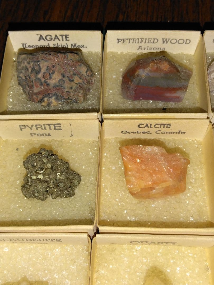 世界の鉱物標本セット　鉱物　鉱石　宝石　天然石　石　28点