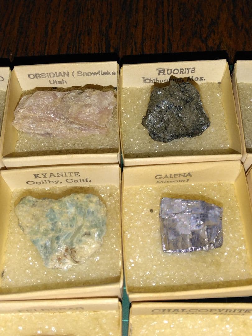 世界の鉱物標本セット　鉱物　鉱石　宝石　天然石　石　28点