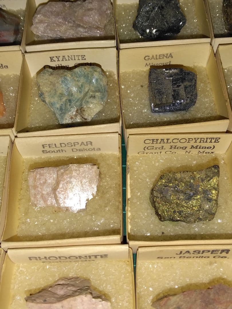 世界の鉱物標本セット　鉱物　鉱石　宝石　天然石　石　28点