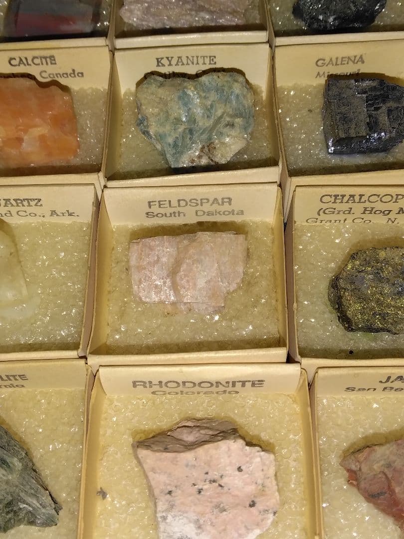 世界の鉱物標本セット　鉱物　鉱石　宝石　天然石　石　28点