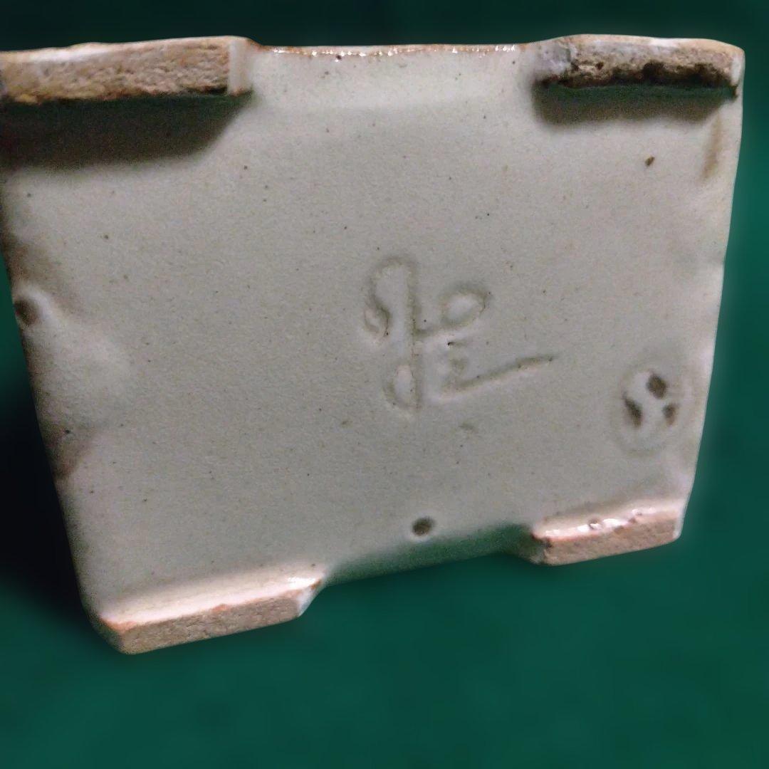 手彫り模様の陶器 四角形 木箱付き　龍山作