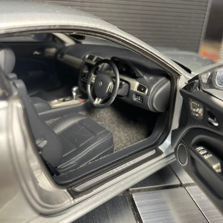 オートアート1/18 ジャガー XKクーペ シルバー