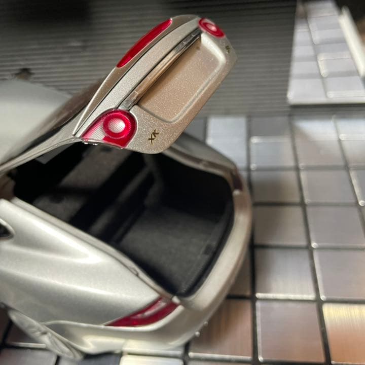 オートアート1/18 ジャガー XKクーペ シルバー