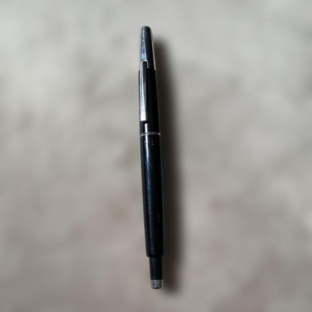 PILOTキャップレス万年筆 ノック式 14K 黒／シルバー