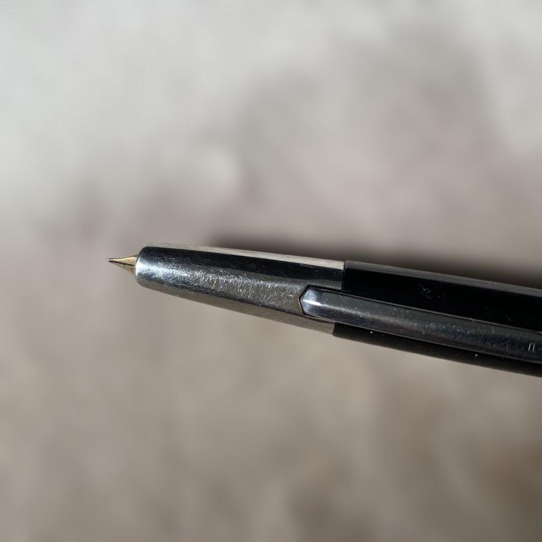 PILOTキャップレス万年筆 ノック式 14K 黒／シルバー