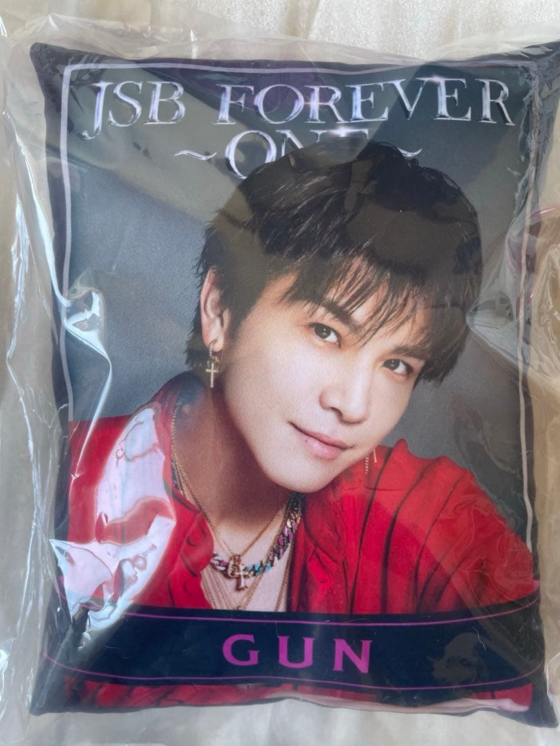 岩田剛典 JSBFOREVERONE クッション 缶バッジ クリアチャーム 新品