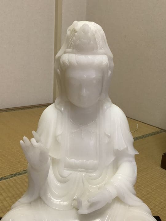 白翡翠観音像