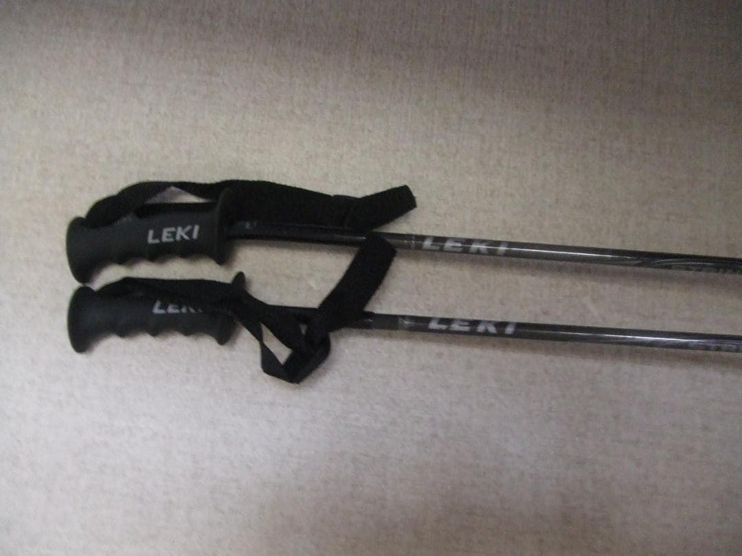 新品/展示保管品:カーボン製スノーポール　110ｃｍ：LEKI