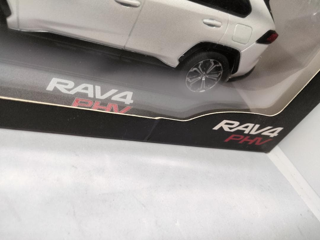 RAV4 PHV ホワイト 1/30 カラーサンプル ミニカー 非売品　トヨタ