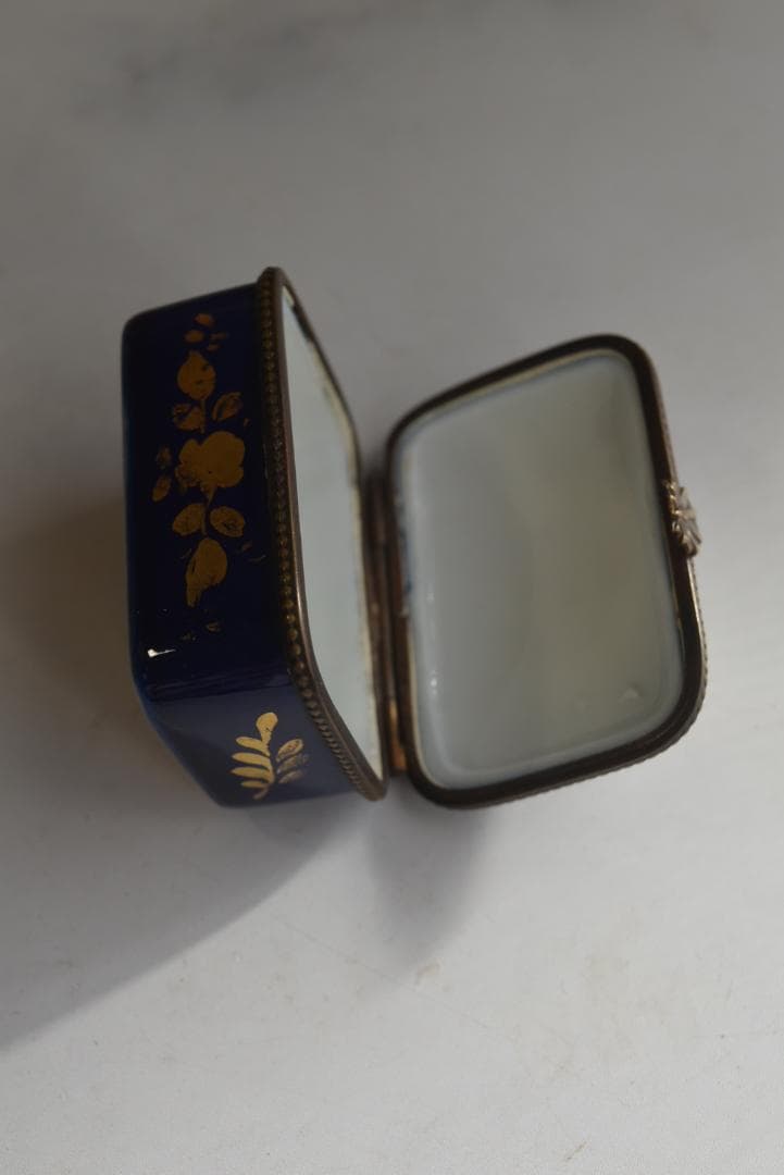 逸品ナポレオン　リモージュLimoges Castel　アンティーク　ピルケース