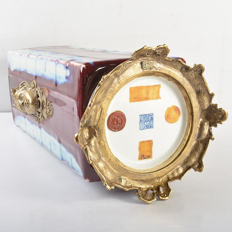 中国　大清乾隆年製款　西洋古銅装飾　辰砂　釉裏紅四方瓶　F　R7049F