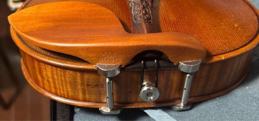 高精度軽量バイオリン4/4顎当グァルネリ型チタニウム