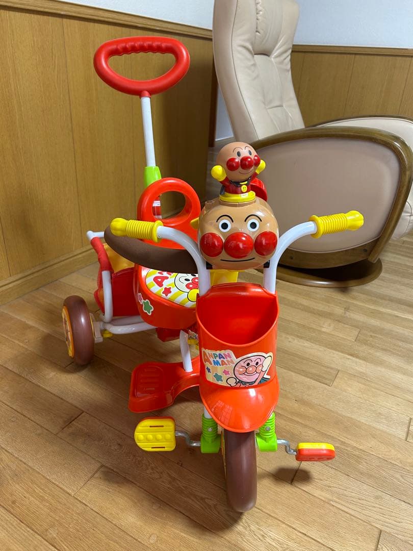 【値下げ・美品】アンパンマン・三輪車