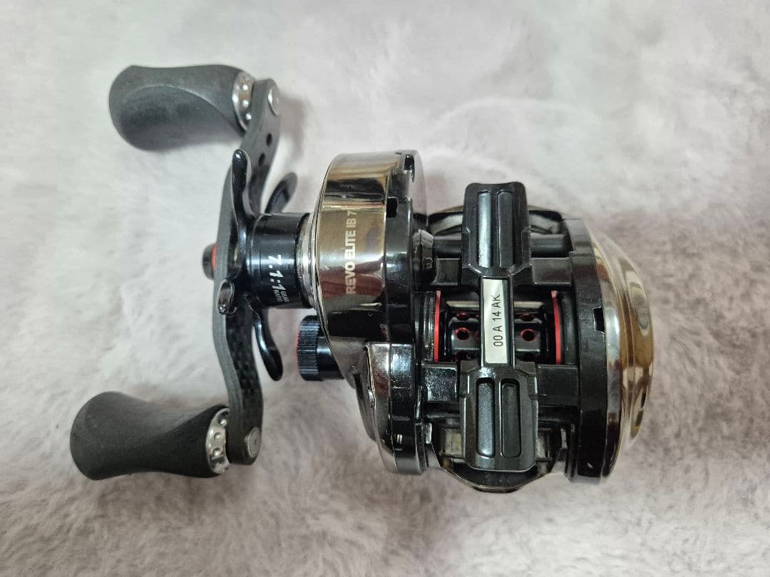 Abu Garcia Revo Elite IB 7 ベイトリール　右ハンドル