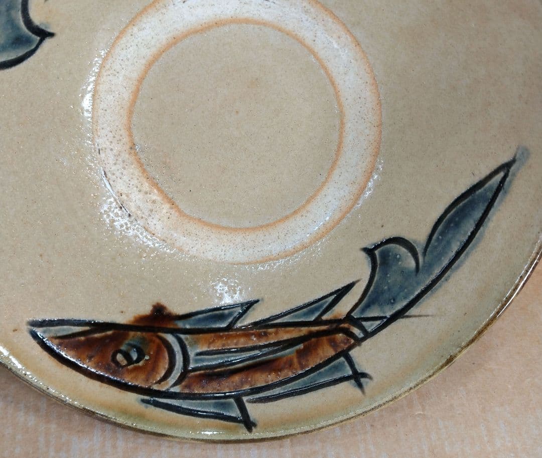 【本物保証】金城次郎 マカイ(壷屋焼魚紋茶碗）共箱 栞 美品 やちむん 人間国宝