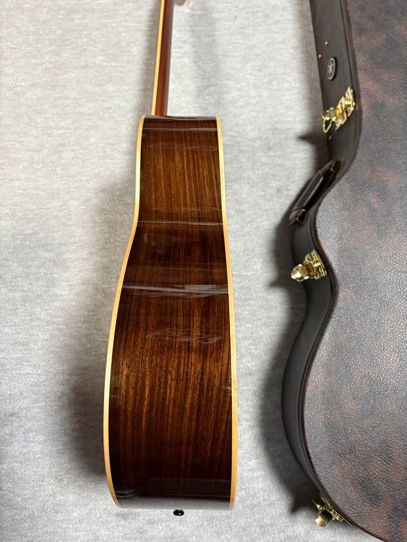 まみ。アコースティックギター ヤマハLS36 ハードケース付き