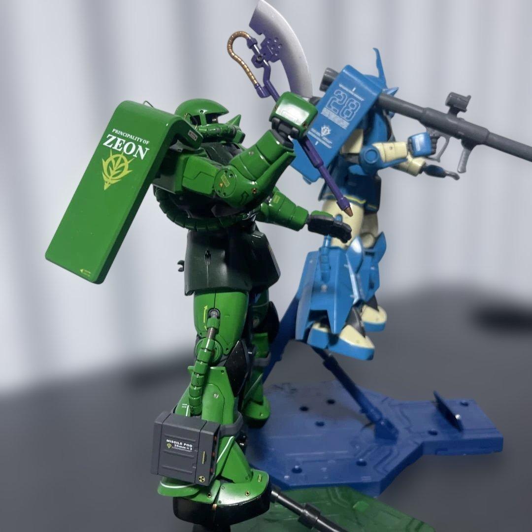 MG1/100ロバート・ギリアム専用ザクⅡと MG量産型ザクⅡの2体セット