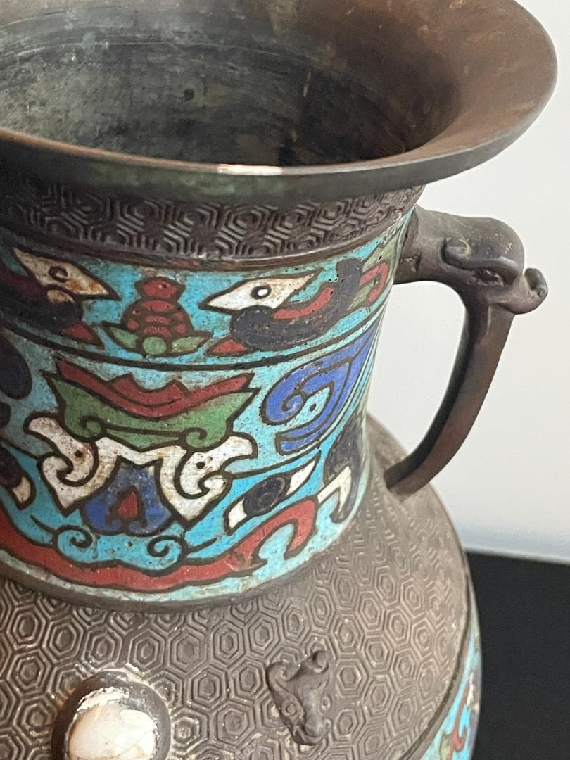 希少 中国 花瓶 壺 美術 古銅 古玩 宝石嵌 翡翠 亀甲文 七宝 双獣耳 龍飾