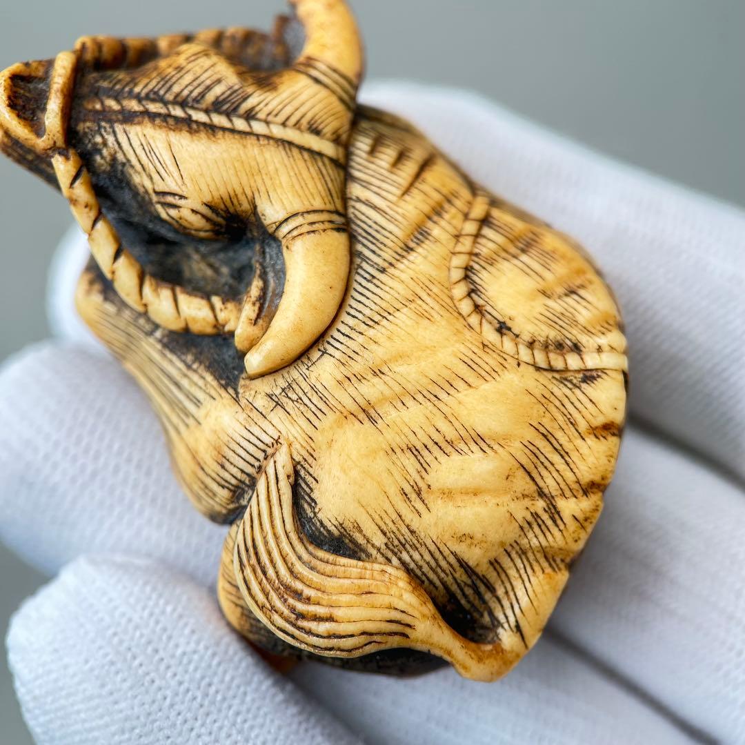 牛の彫刻 小型 彫刻極上根付天然素材アンティーク骨董飾り物古美術置物細密細工