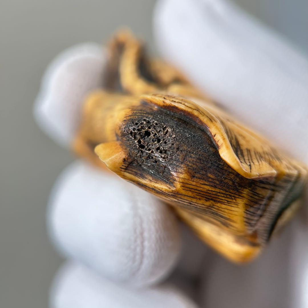 牛の彫刻 小型 彫刻極上根付天然素材アンティーク骨董飾り物古美術置物細密細工