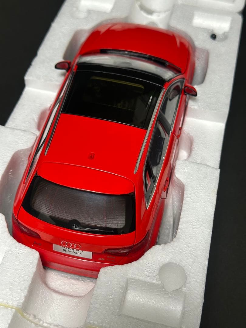 Audi A3 sportback 赤 ミニカー 1/18