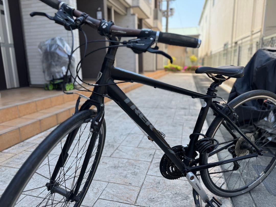 は*る様 【定価8.3万円】マットブラックTrek 大阪府引き取り可能な方限定