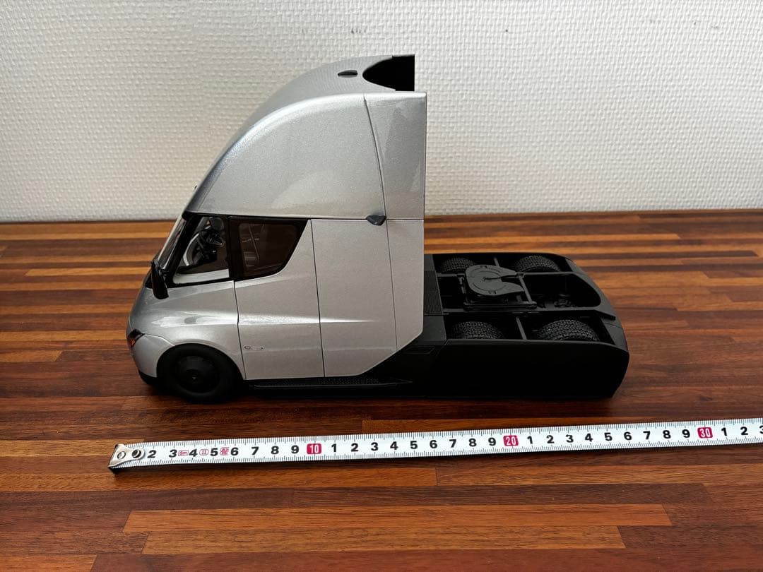 テスラ ミニカー Tesla Semi テスラセミ1:24