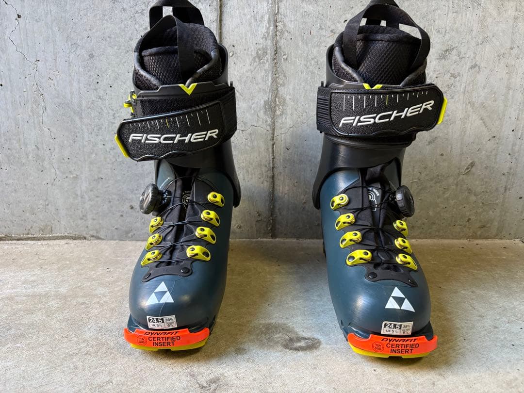 新品未使用品フィッシャー スキーブーツ TRAVERS