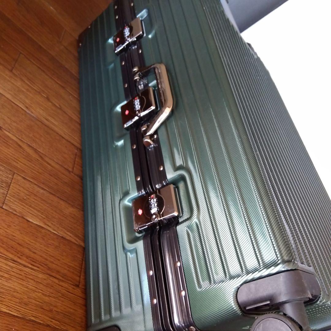 メタリックグリーン　アルミフレーム　ハード　スーツケース