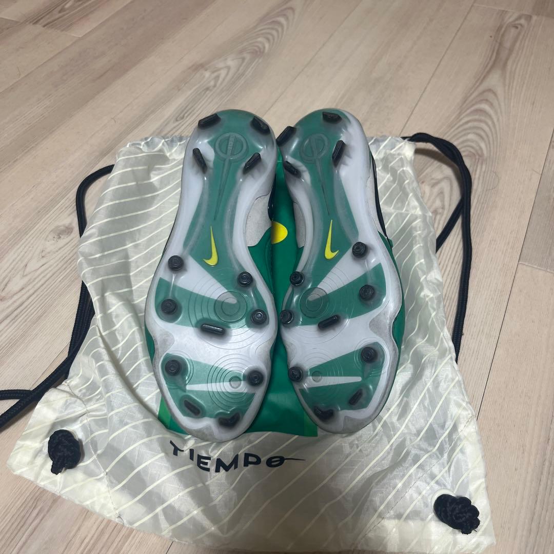 Nike Tiempo サッカーシューズ 緑色